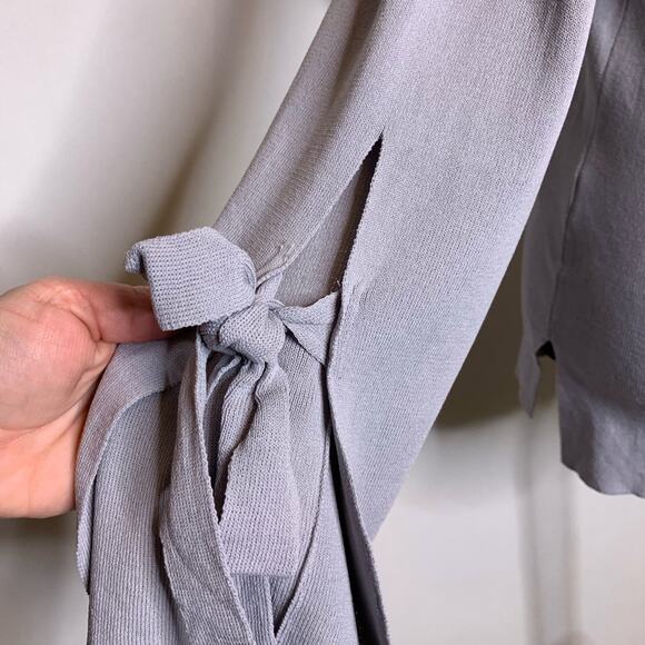 Fate by LFD gray slit tie sleeve sweater size Medium - Picture 6 of 10